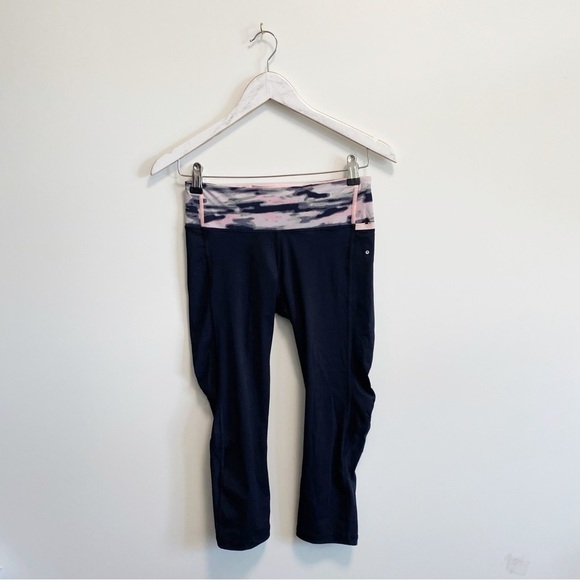 LULULEMON Water Bound Crop Wamo Camo Bleached Coral Pink Black Swim Size 4 - Picture 2 of 11